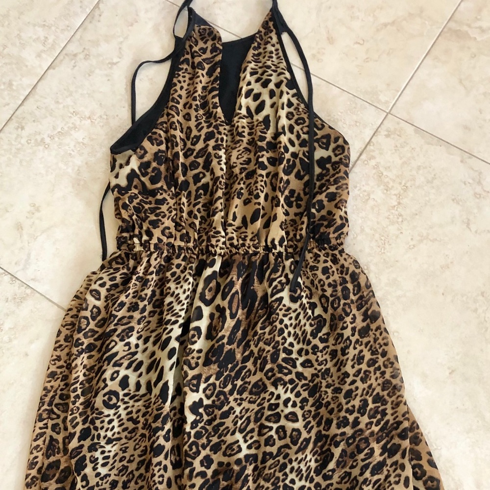 Adorable flowy leopard dress